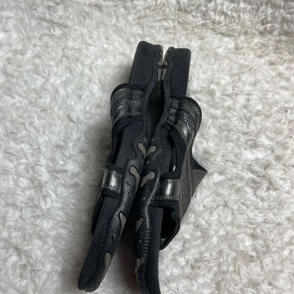 Skechers black & metallic gray slip on thong sandals rubber soles size 11. - Picture 6 of 10